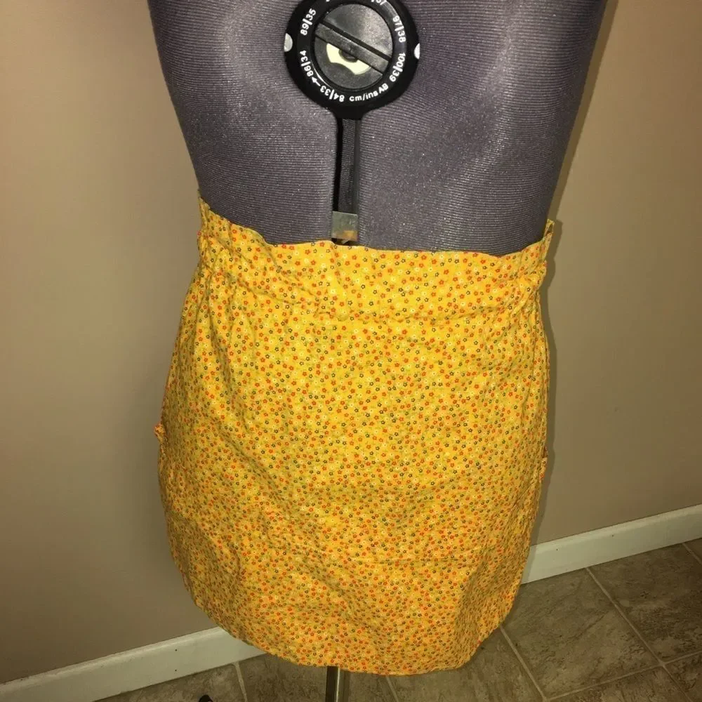 Vintage yellow floral half apron with pockets